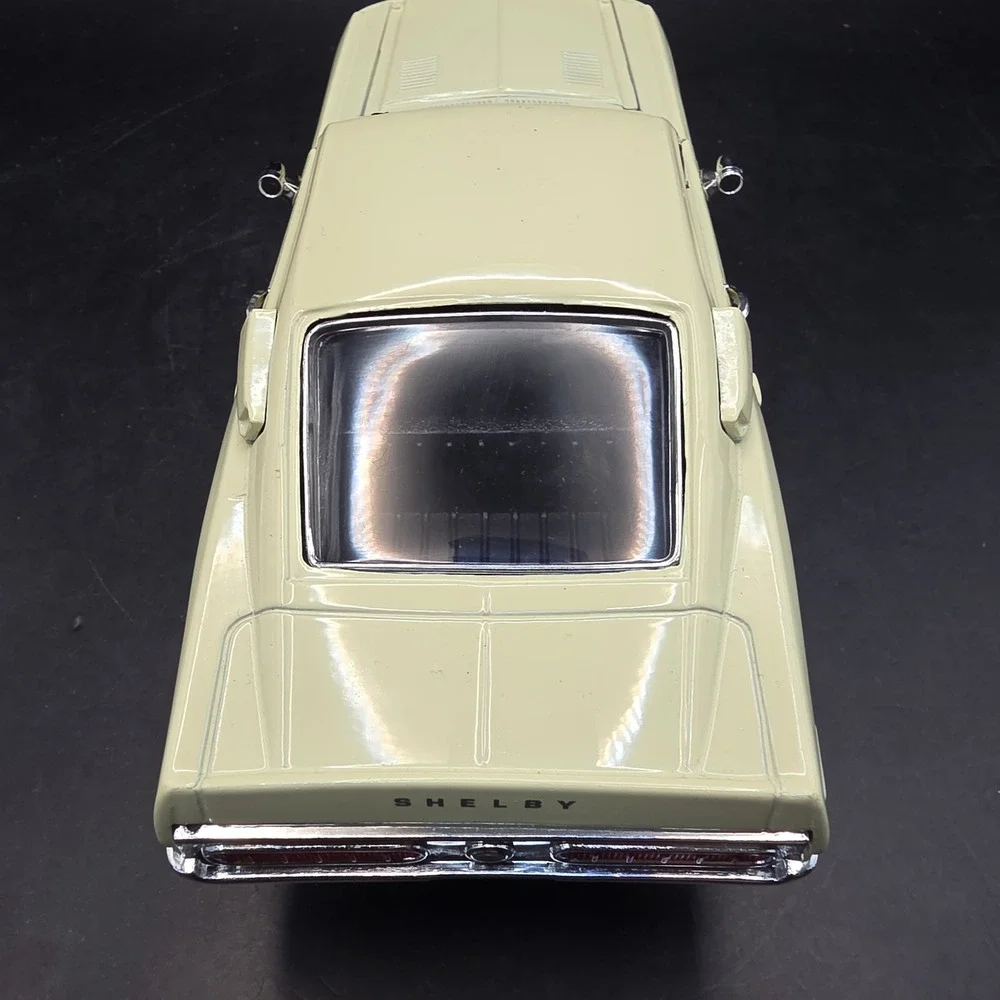 Shelby GT500KR Diecast Model Car 1/24 Cream 1968 Cobra Jet 428 Sunnyside